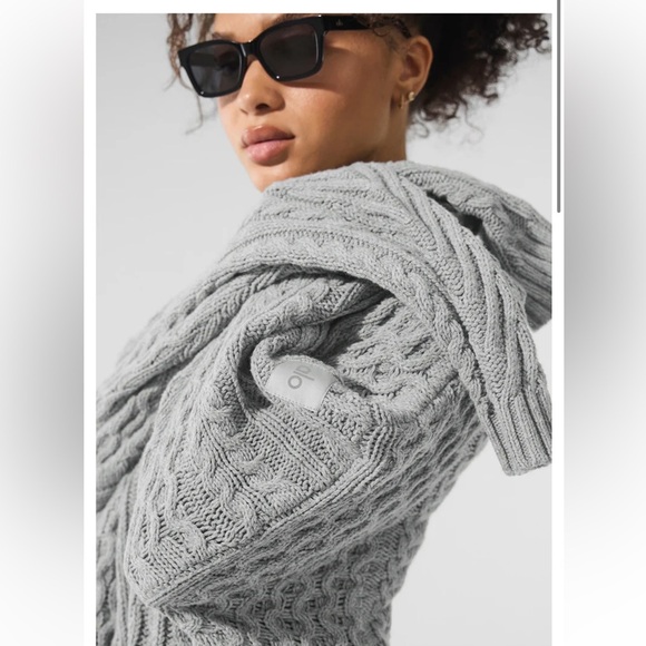 Alo Cable Knit Crew Neck Sweater Athletic Heather Grey - Picture 1 of 10